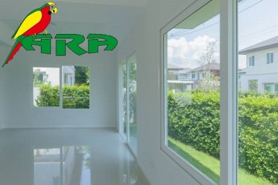 ARA samopołyskowa pasta do podłóg z naturalnym woskiem 480g