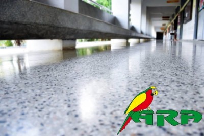 ARA samopołyskowa pasta do podłóg z naturalnym woskiem 480g