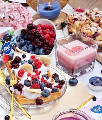 Bispol Aura snk80-359 SERNIK JAGODOWY trójkolorowa świeca zapachowa w szkle - 32H