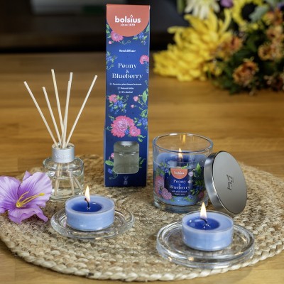 Bolsius Floral Fusion Piwonia i Borówki świeca zapachowa 80/72 w szkle z wieczkiem