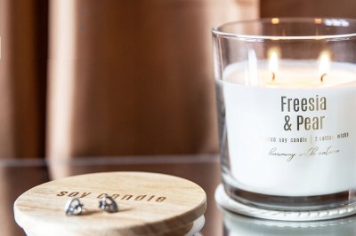 Bispol sn173-326 FREZJA & GRUSZKA sojowa świeca zapachowa w szkle z dwoma knotami - 40h